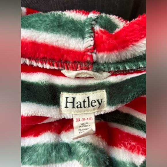 Hatley kids “candy cane” robe with belt. Size 8-10. Excellent condition. - Picture 4 of 4